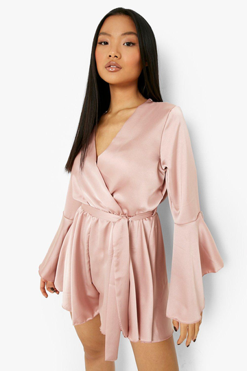 Petite - Romper I Satin Med Utsvängd Ärm Och Knytskärp, Pink