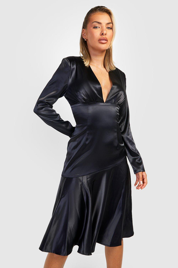 Midiklänning I Satin Med Volanger, Black