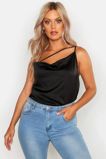 Plus - Asymmetrisk One Shoulder-Linne I Satin Med Draperad Halsringning, Black