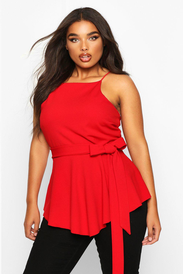Plus - Asymmetrisk Topp I Crepe Med Knytdetalj Fram, Red