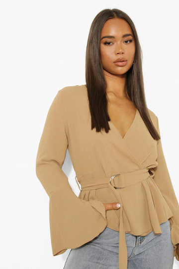 Blus Med Bälte Och Utsvängd Ärm, Beige