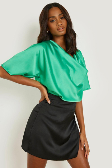 Kortärmad Blus I Satin Med Draperad Hals, Green