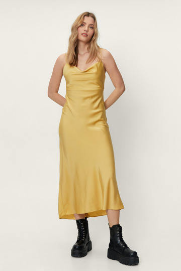 Långklänning I Satin Med Knappar, Yellow