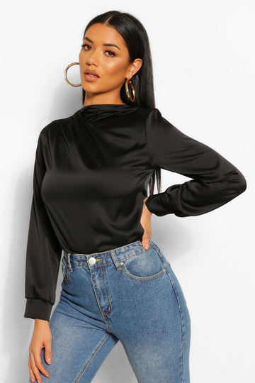 Blus I Satin Med Draperad Halsringning, Black