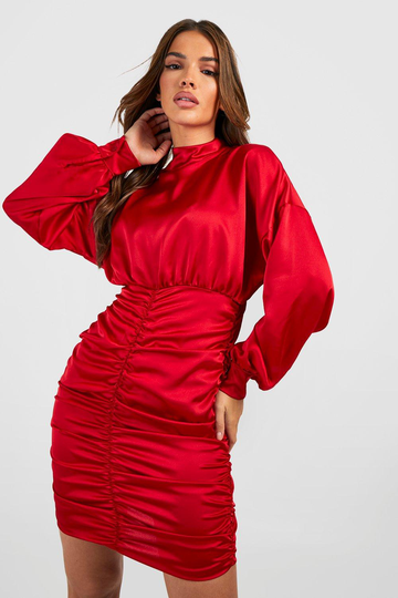 Rynkad Miniklänning I Satin Med Hög Hals, Red