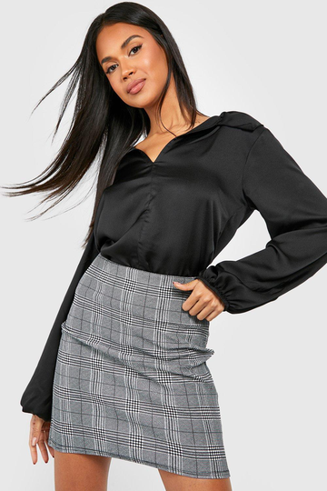 Satinblus Med Volanger Och Struktur, Black