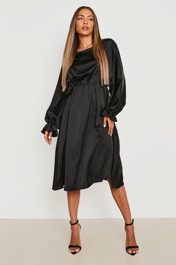 Midiklänning I Satin Med Fladdermusärm, Black