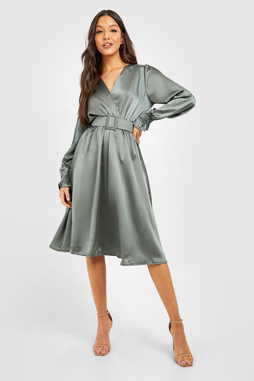 Midiklänning I Satin Med Smock, Green