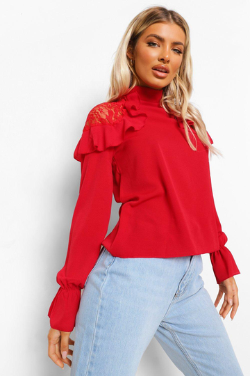 Blus I Vävt Tyg Med Spets Och Volanger, Red