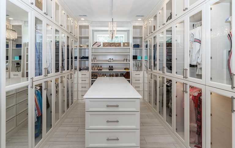 Walk-in-closet